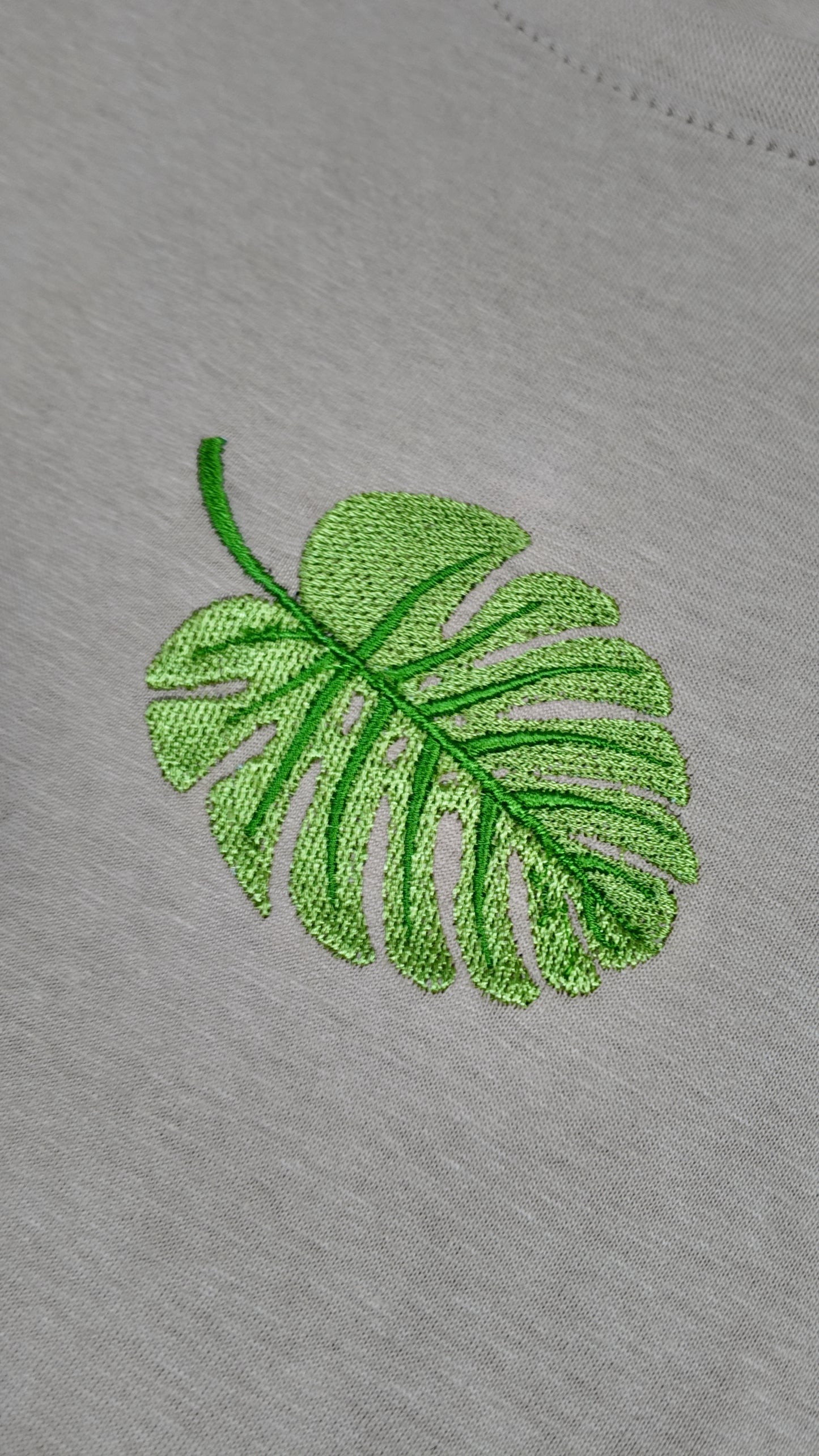 T-shirt à manche courte « Feuille de monstera »