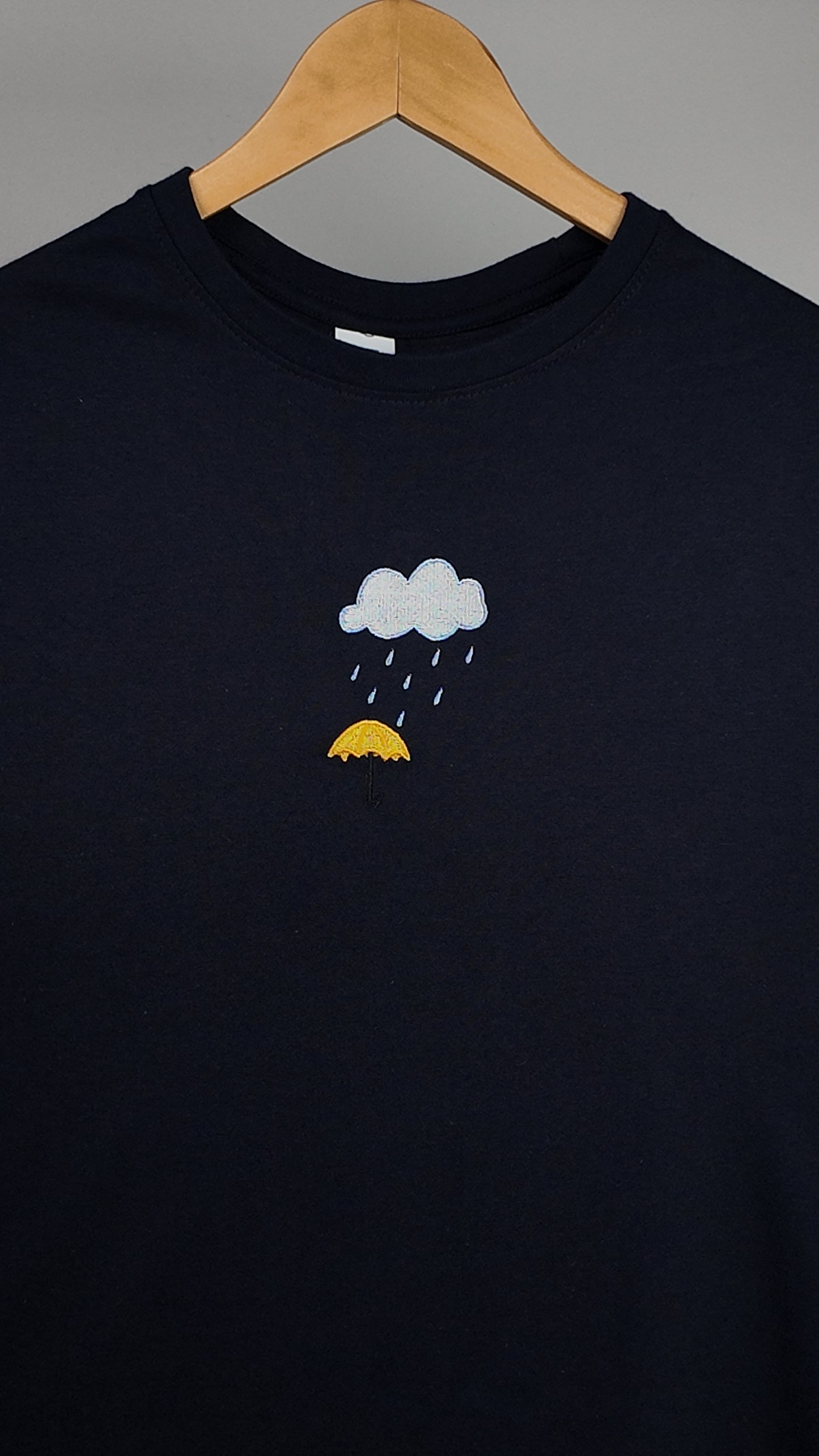 T-shirt à manche courte « Parapluie jaune »